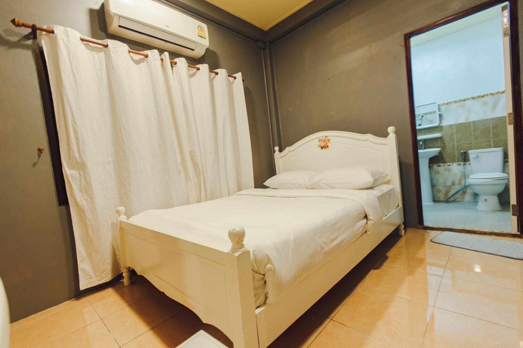 Agga Cnx Hostel Csiangmaj Kültér fotó